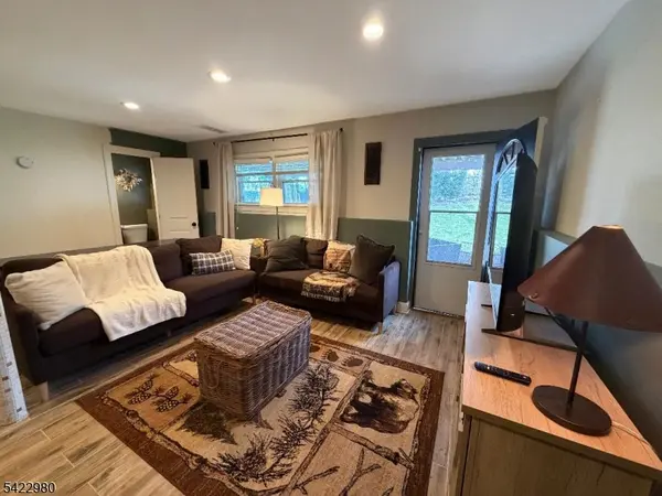 23 Rosemont Rd, Jefferson Twp., NJ 07438