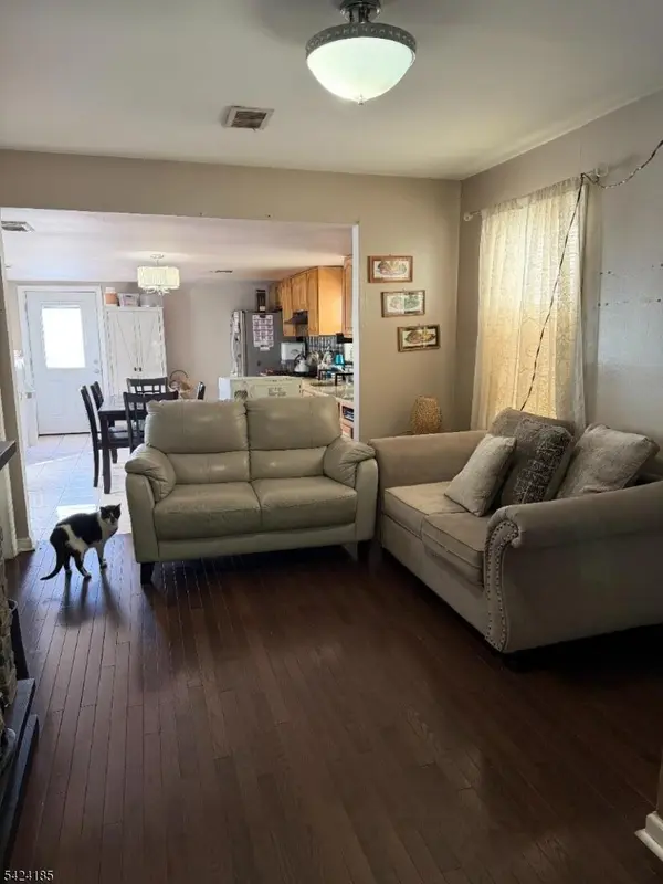 221 Center St, Elizabeth City, NJ 07202