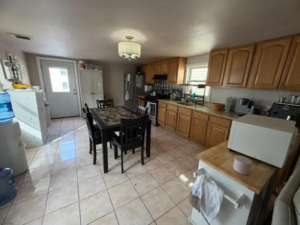 221 Center St, Elizabeth City, NJ 07202