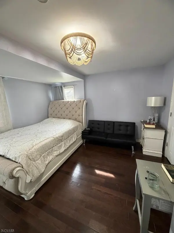 221 Center St, Elizabeth City, NJ 07202