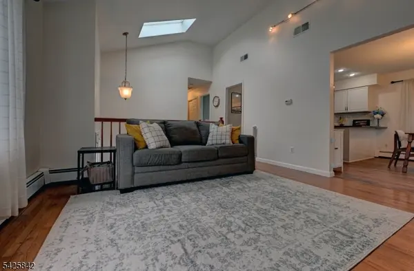 4 Birch Dr E, Vernon Twp., NJ 07422