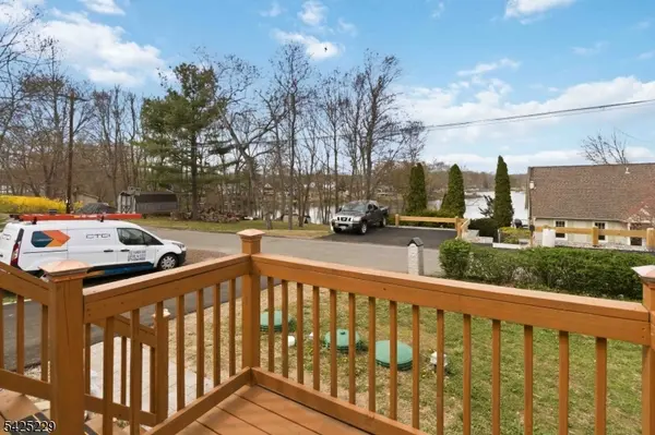 54 Wildwood Rd, Jefferson Twp., NJ 07438