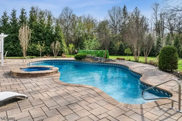 5 Rigger Ct, Hillsborough Twp., NJ 08844