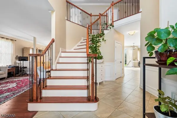 5 Rigger Ct, Hillsborough Twp., NJ 08844