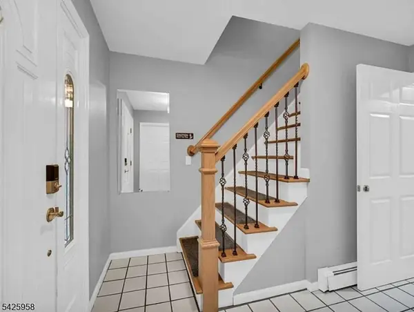 15 Sweetwood Ct, Parsippany-troy Hills Twp., NJ 07054