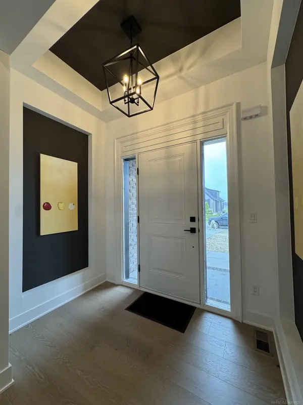 14004 Quail View DR, Washington Twp, MI 48094