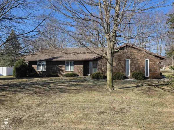 2445 N Hickory RD, Owosso Twp, MI 48867