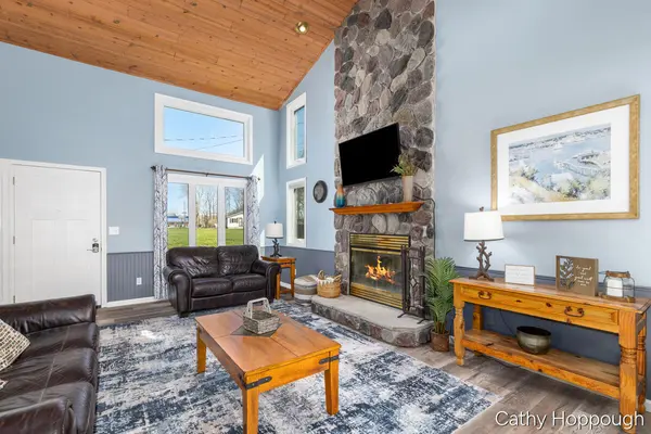 229 Ivason DR, Douglass Twp, MI 48888