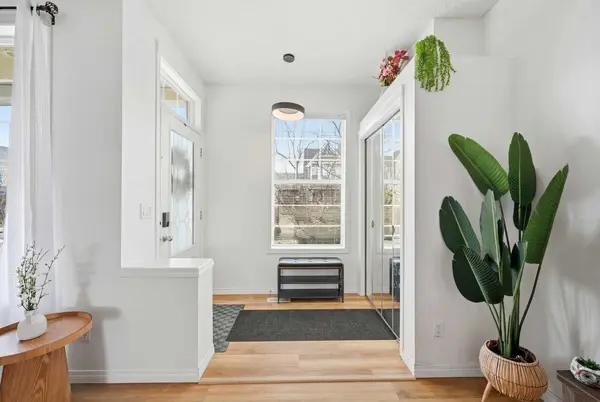 41 New Brighton GN SE, Calgary, AB T2Z 0J8