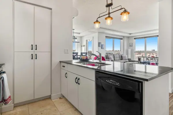 8710 Horton RD SW #619, Calgary, AB T2V 0P7