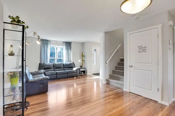 82 Walden DR SE, Calgary, AB T2X 0N3