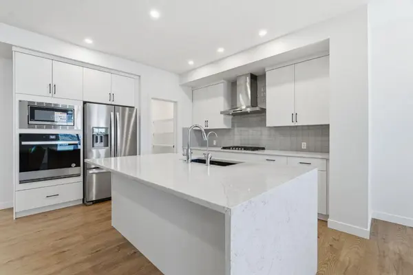 12 Key CV SW, Airdrie, AB T4B 5T3