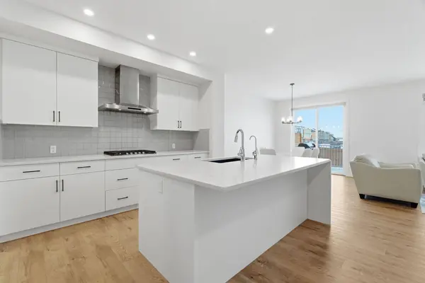 12 Key CV SW, Airdrie, AB T4B 5T3