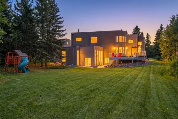 43 Westbluff PL, Rural Rocky View County, AB T3Z3N9