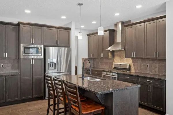 20 Mount Rae TER, Okotoks, AB T1S 0M6