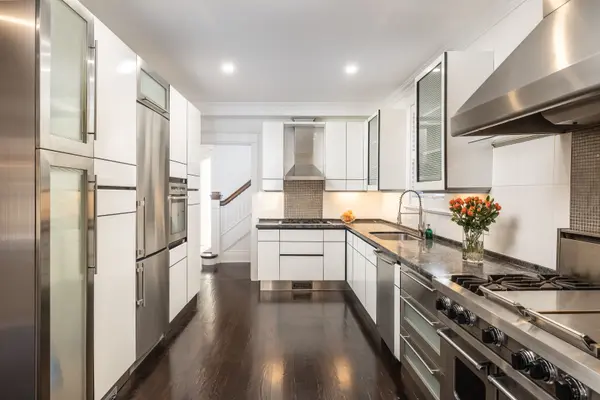 38 Glenrose AVE, Toronto C09, ON M4T 1K4