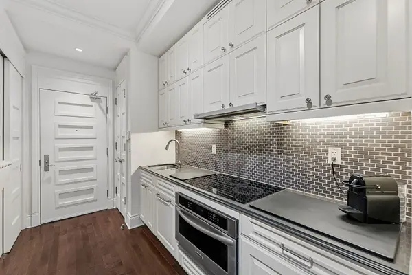 22 Leader LN #339, Toronto C08, ON M5E 0B2