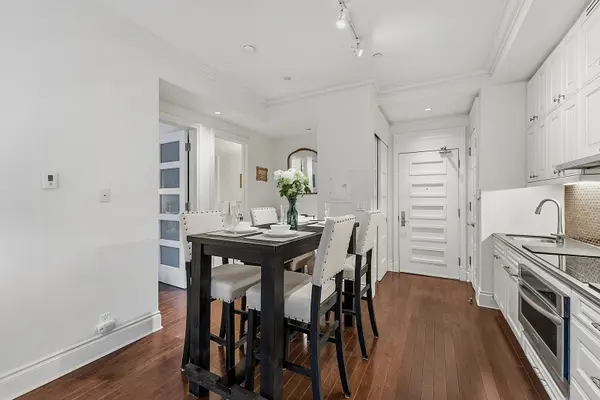 22 Leader LN #339, Toronto C08, ON M5E 0B2