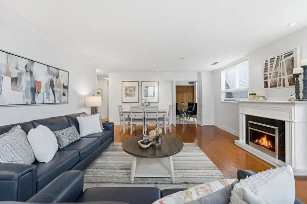 18 Kenaston GDNS #704, Toronto C15, ON M2K 3C7