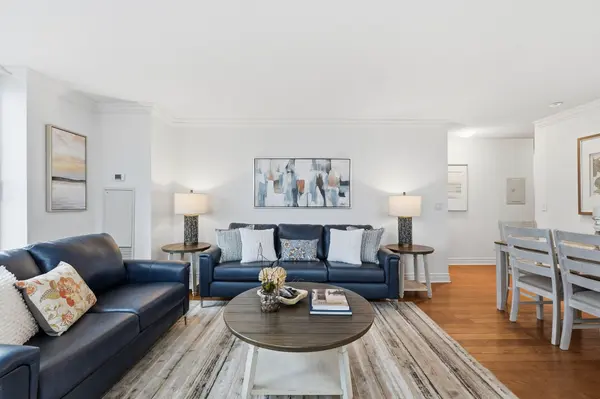 18 Kenaston GDNS #704, Toronto C15, ON M2K 3C7