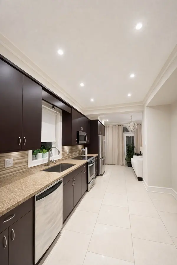 38 Henderson AVE, Toronto C01, ON M6J 2B8