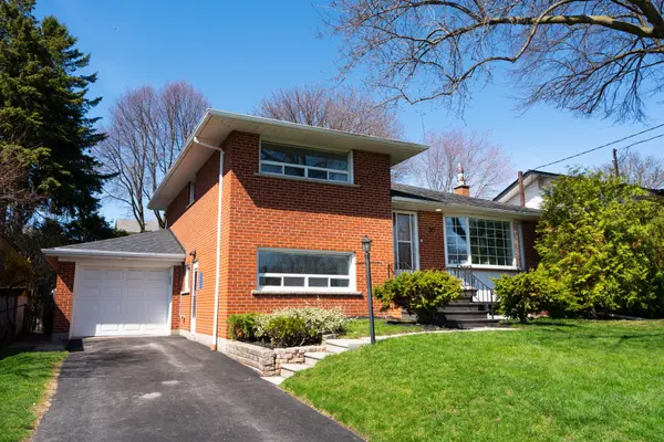 30 Fairhill CRES, Toronto C13, ON M3A 1N6