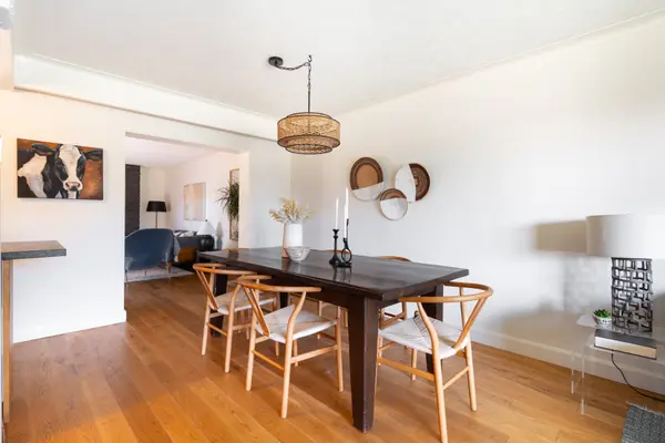 30 Fairhill CRES, Toronto C13, ON M3A 1N6