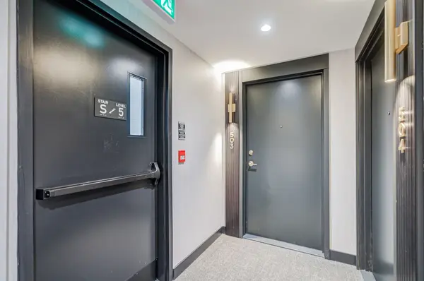 5 Lakeview AVE #503, Toronto C01, ON M6J 0H3