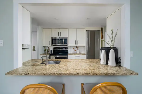 725 King ST W #903, Toronto C01, ON M5V 2W9