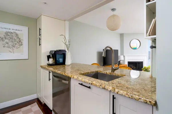 725 King ST W #903, Toronto C01, ON M5V 2W9