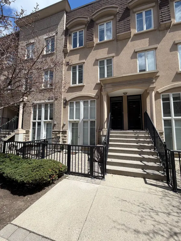 42 Western Battery RD #734, Toronto C01, ON M6K 3P1