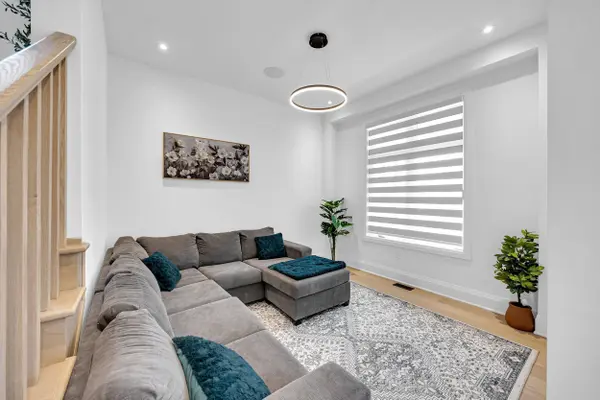 1567 Scarlett TRL E, Pickering, ON L1V 2P8