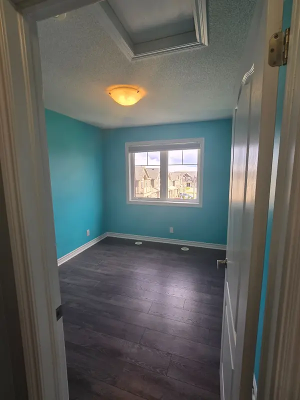 51 Great Gabe CRES, Oshawa, ON L1L 0G6