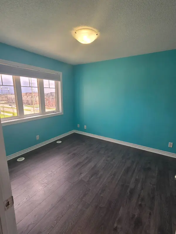 51 Great Gabe CRES, Oshawa, ON L1L 0G6