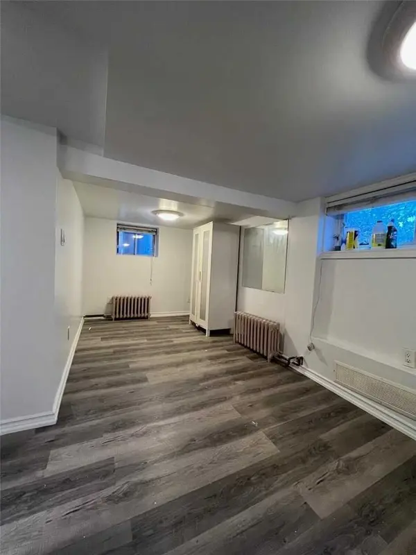 720 Coxwell AVE #Lower F, Toronto E03, ON M4C 3C2