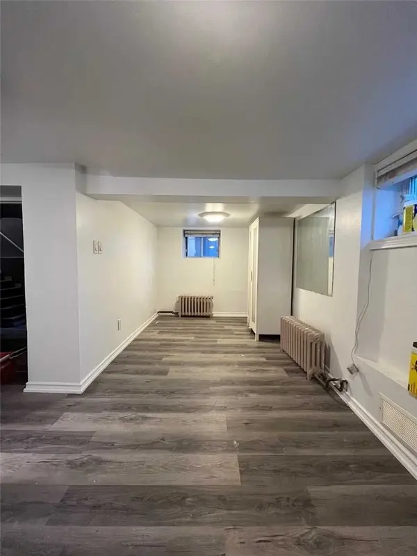 720 Coxwell AVE #Lower F, Toronto E03, ON M4C 3C2