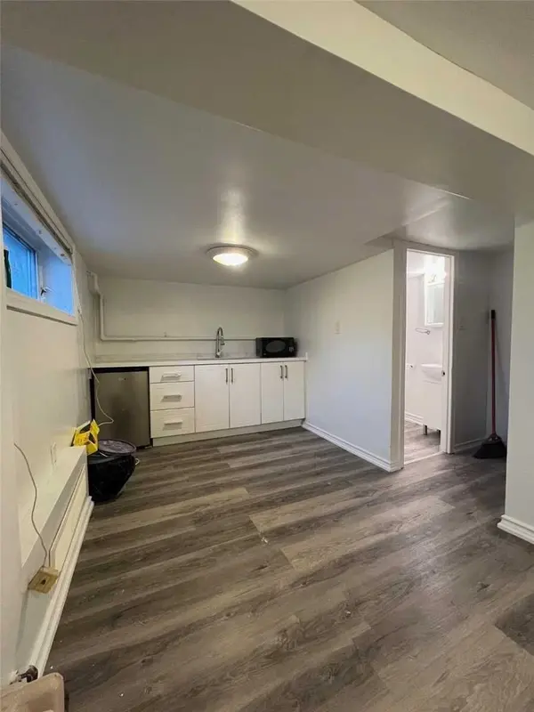 720 Coxwell AVE #Lower F, Toronto E03, ON M4C 3C2