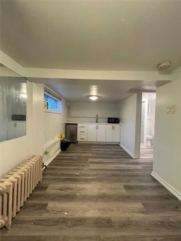 720 Coxwell AVE #Lower F, Toronto E03, ON M4C 3C2