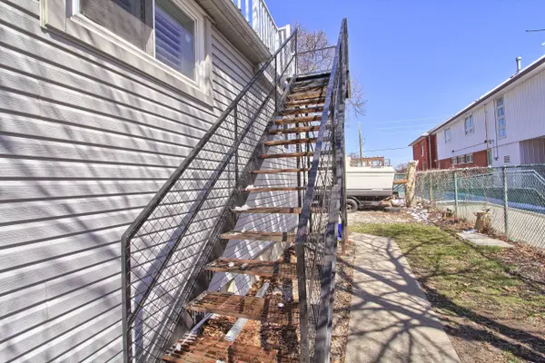 17 Royal ST #Upper, Oshawa, ON L1H 2T5