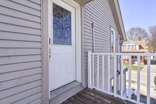 17 Royal ST #Upper, Oshawa, ON L1H 2T5