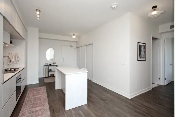 6 David Eyer RD #513, Richmond Hill, ON L4S 0N5