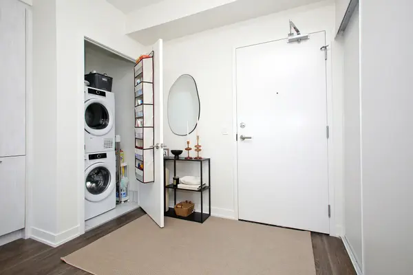 6 David Eyer RD #513, Richmond Hill, ON L4S 0N5