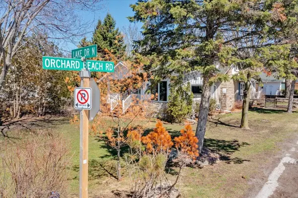 181 Lake DR N, Georgina, ON L4P 3C8