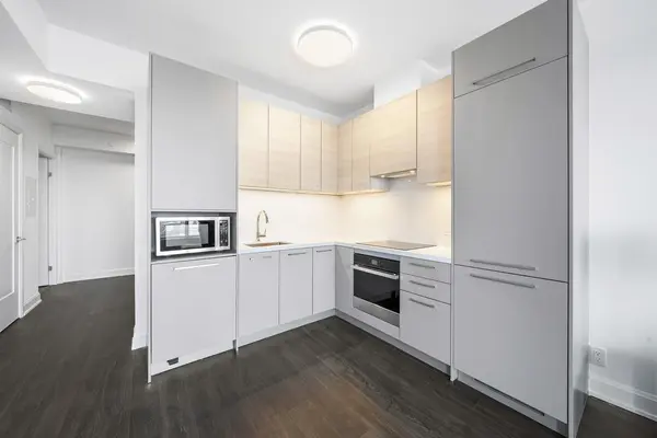 12 Gandhi LN #815, Markham, ON L3T 0G8