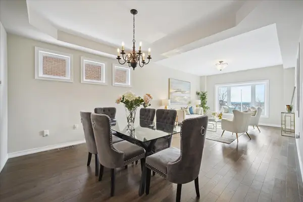 38 Carriage House CT, Richmond Hill, ON L4E 4V3