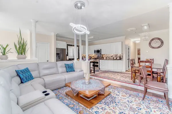 119 Blackthorn DR, Vaughan, ON L6A 3N2