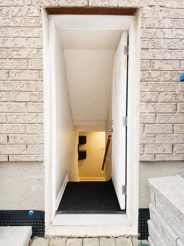 35 Kavanagh AVE E #Bsmt, East Gwillimbury, ON L9N 0P6