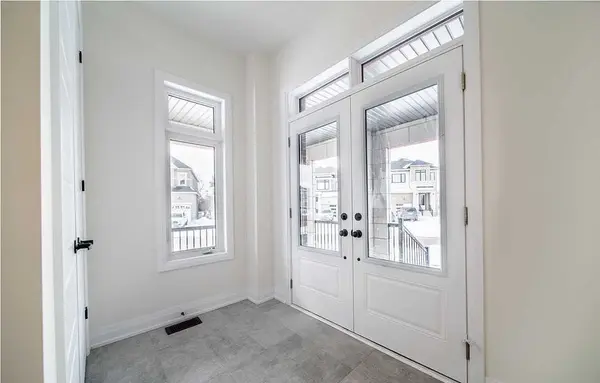 23 Westlake CRES, Bradford West Gwillimbury, ON L3Z 2A6