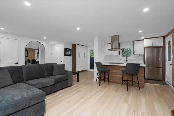 15 Cherrywood LN, Innisfil, ON L9S 1M9