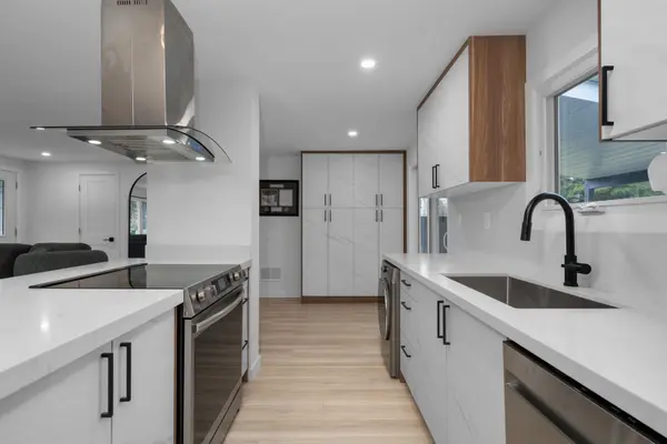 15 Cherrywood LN, Innisfil, ON L9S 1M9